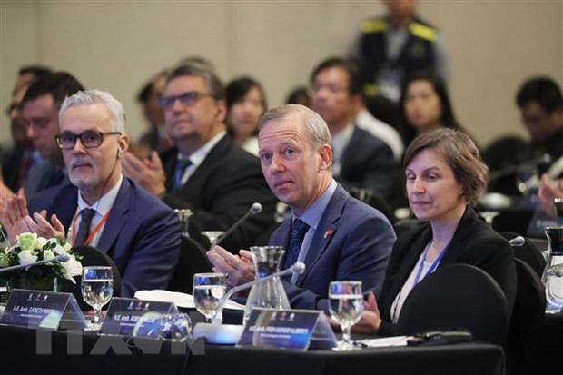 Les experts discutent des solutions pour la paix et la coopération en Mer Orientale ảnh 1 Les experts discutent des solutions pour la paix et la coopération en Mer Orientale ảnh 1