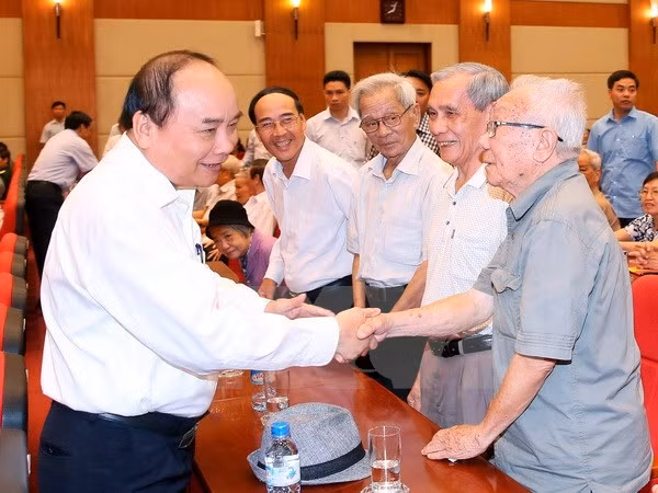 Le Premier ministre rencontre des électeurs de Hai Phong ảnh 1