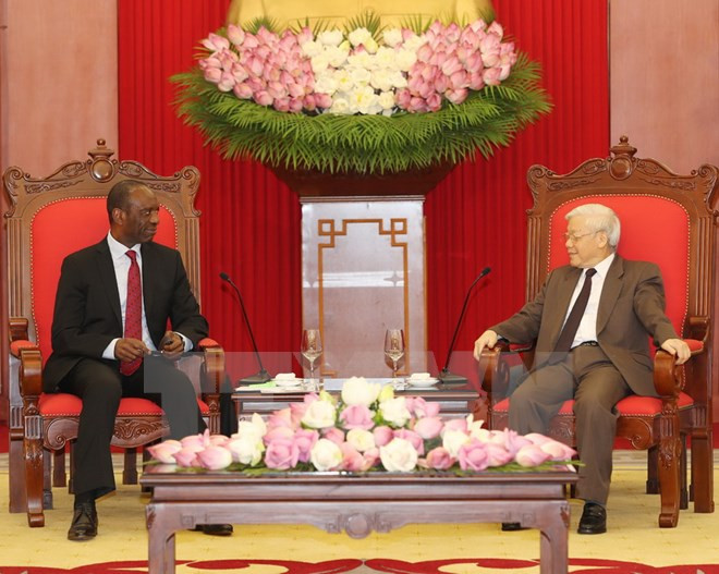 Le leader du PCV Nguyên Phu Trong reçoit le Premier ministre mozambicain ảnh 1 Le leader du PCV Nguyên Phu Trong reçoit le Premier ministre mozambicain ảnh 1