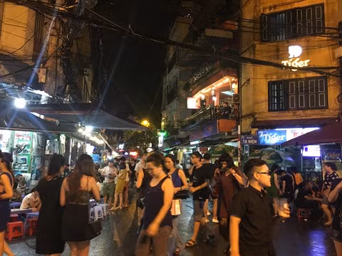 Ta Hiên, la rue qui ne dort jamais à Hanoi ảnh 1