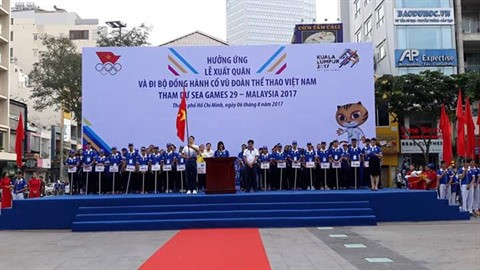 Plus de 5.000 personnes marchent pour la délégation vietnamienne aux SEA Games 29 ảnh 1 Plus de 5.000 personnes marchent pour la délégation vietnamienne aux SEA Games 29 ảnh 1