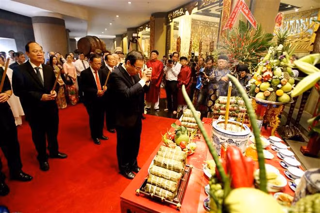 Têt: le secrétaire du CC du Parti Nguyen Trong Nghia rend visite à des démunis à Phu Tho ảnh 2