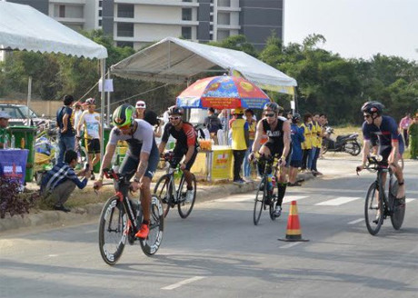Près de 1.400 sportifs au Triathlon VNG Ironman 70.3 Vietnam 2017 à Da Nang ảnh 1