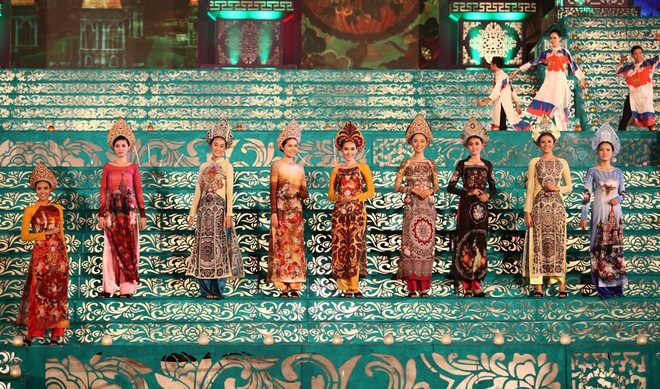 "La Russie dans l’ao dai vietnamien" ảnh 1 "La Russie dans l’ao dai vietnamien" ảnh 1