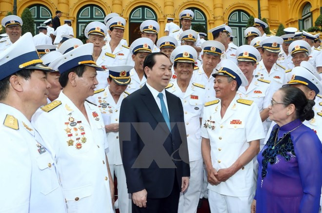 Le président rencontre des anciens combattants de la Piste Ho Chi Minh en mer ảnh 1