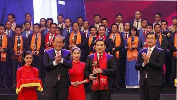 Dix jeunes entrepreneurs reçoivent le prix Sao Do ảnh 1 Dix jeunes entrepreneurs reçoivent le prix Sao Do ảnh 1