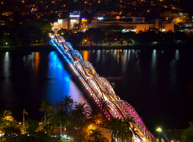 Des balcons sur le pont Truong Tiên pour faire rêver plus à Huê ảnh 2 Des balcons sur le pont Truong Tiên pour faire rêver plus à Huê ảnh 2
