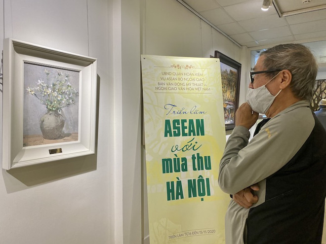 Exposition de peinture « ASEAN et automne à Hanoï » ảnh 1 Exposition de peinture « ASEAN et automne à Hanoï » ảnh 1