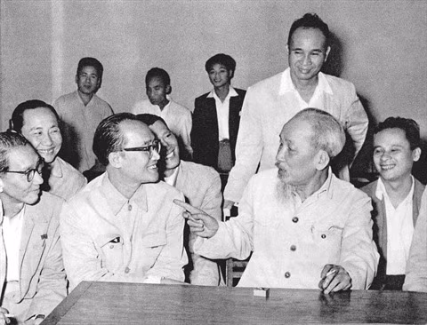 Le Président Hô Chi Minh et les intellectuels ảnh 1