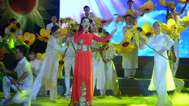 De riches activités culturelle et artistique en l’honneur de la Fête nationale ảnh 1