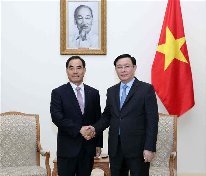 Le vice-PM Vuong Dinh Hue reçoit le président de la KRC ảnh 1