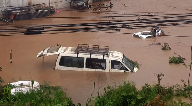 Les touristes vietnamiens secourus après les inondations au Népal ảnh 1