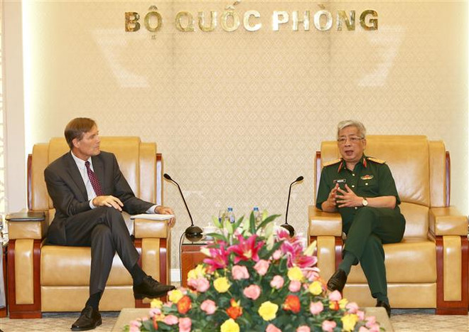 Le vice-ministre de la Défense Nguyen Chi Vinh reçoit le directeur de l’USAID au Vietnam ảnh 1 Le vice-ministre de la Défense Nguyen Chi Vinh reçoit le directeur de l’USAID au Vietnam ảnh 1