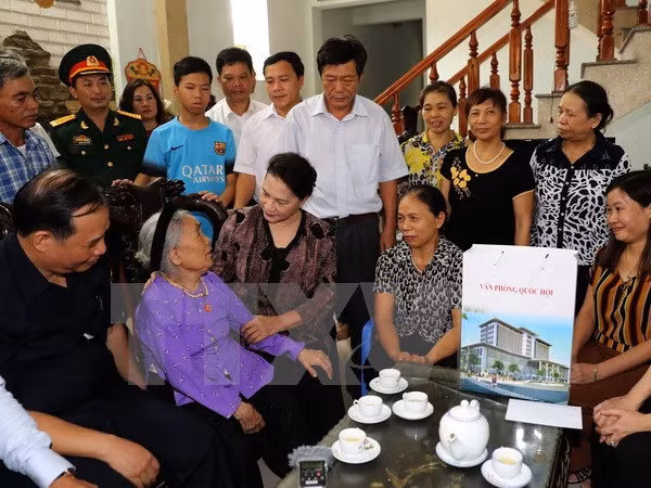 Reconnaissance éternelle envers les Invalides de guerre et les Morts pour la Patrie ảnh 1