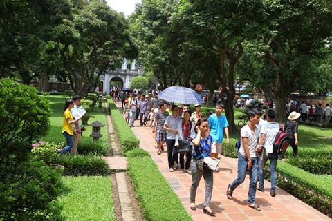 Hanoï met sur pied des équipes de jeunes «volontaires du tourisme» ảnh 1