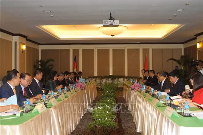 Une délégation de la Commission d'inspection du Parti en visite au Cambodge ảnh 1
