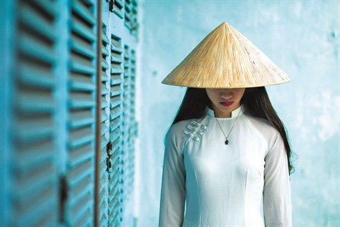 L’áo dài, un trait culturel de toute beauté ảnh 1