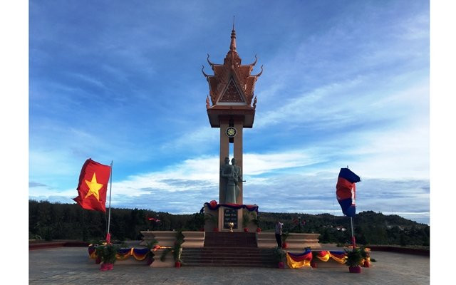 Le Cambodge inaugure un monument d'amitié Vietnam-Cambodge dans la région du Nord-Est ảnh 1 Le Cambodge inaugure un monument d'amitié Vietnam-Cambodge dans la région du Nord-Est ảnh 1