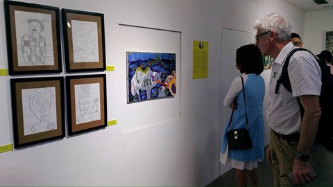 Peinture : une soixantaine d’œuvres d’artistes autistes exposées à Hanoï ảnh 2 Peinture : une soixantaine d’œuvres d’artistes autistes exposées à Hanoï ảnh 2