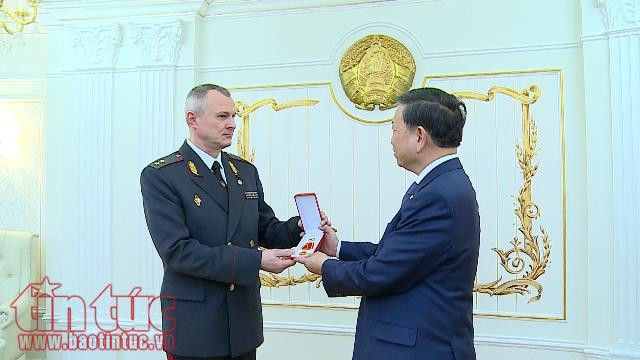 Le ministre vietnamien de la Sécurité publique participe au centenaire de la police biélorusse ảnh 1 Le ministre vietnamien de la Sécurité publique participe au centenaire de la police biélorusse ảnh 1