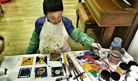 Peinture : une soixantaine d’œuvres d’artistes autistes exposées à Hanoï ảnh 3 Peinture : une soixantaine d’œuvres d’artistes autistes exposées à Hanoï ảnh 3