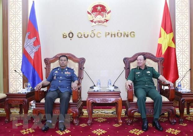 Le chef d'état-major adjoint reçoit un officier de l’Armée royale du Cambodge ảnh 1 Le chef d'état-major adjoint reçoit un officier de l’Armée royale du Cambodge ảnh 1