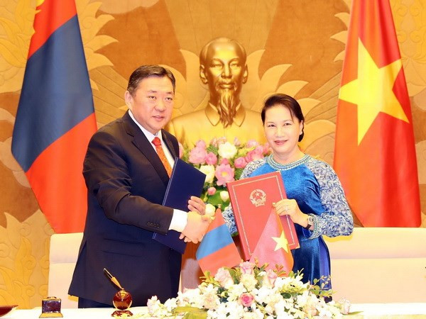 Le président de l’Assemblée nationale Miyegombo Enkhbold termine sa visite au Vietnam ảnh 1 Le président de l’Assemblée nationale Miyegombo Enkhbold termine sa visite au Vietnam ảnh 1