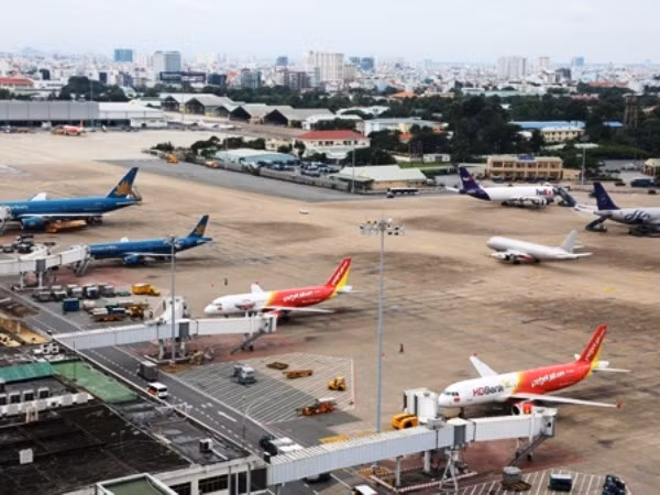 L’Aviation civile du Vietnam fête son 60e anniversaire ảnh 1