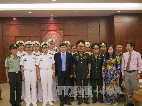 Des autorités de Khanh Hoa reçoivent une délégation de la Marine chinoise ảnh 1 Des autorités de Khanh Hoa reçoivent une délégation de la Marine chinoise ảnh 1