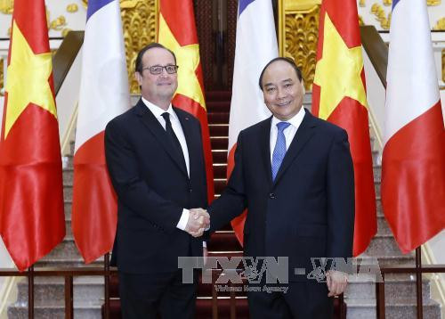 Entrevue Nguyen Xuan Phuc et François Hollande ảnh 1 Entrevue Nguyen Xuan Phuc et François Hollande ảnh 1