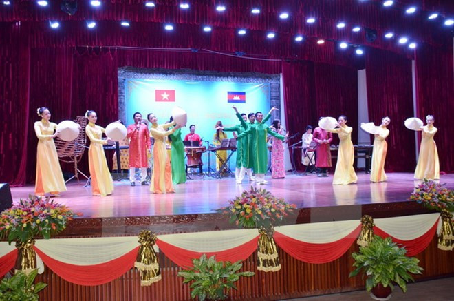 Ouverture de la Semaine de la culture du Vietnam au Cambodge ảnh 1