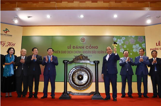 Le PM Nguyên Xuân Phuc inaugure la première séance boursière de 2019 ảnh 1 Le PM Nguyên Xuân Phuc inaugure la première séance boursière de 2019 ảnh 1