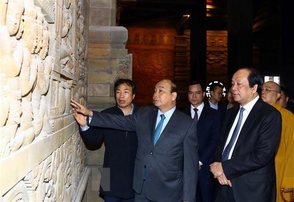 Le PM Nguyên Xuân Phuc inspecte les préparatifs de la Journée du Vesak 2019 ảnh 1 Le PM Nguyên Xuân Phuc inspecte les préparatifs de la Journée du Vesak 2019 ảnh 1