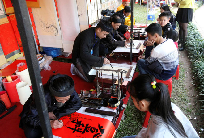 Demander une calligraphie, une coutume des Vietnamiens pendant le Têt ảnh 2 Demander une calligraphie, une coutume des Vietnamiens pendant le Têt ảnh 2