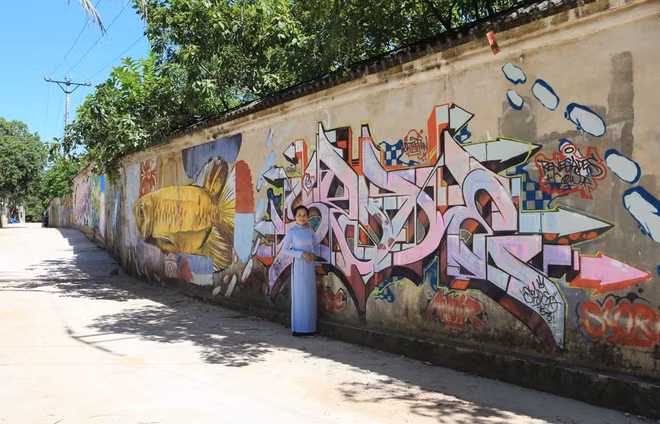 Des peintures murales géantes à Hue ảnh 3