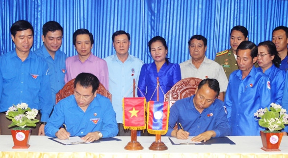 Echanges entre les jeunes de Ha Tinh et Khammouane ảnh 1 Echanges entre les jeunes de Ha Tinh et Khammouane ảnh 1
