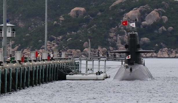 Des navires de la Force maritime d'autodéfense japonaise visitent le port de Cam Ranh ảnh 1 Des navires de la Force maritime d'autodéfense japonaise visitent le port de Cam Ranh ảnh 1