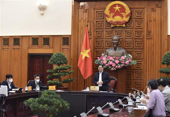 Promouvoir la production nationale de vaccins et de médicaments pour traiter le COVID-19 ảnh 1