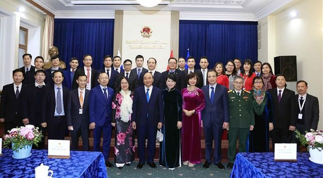 Le président Nguyen Xuan Phuc rencontre des compatriotes en Russie ảnh 1 Le président Nguyen Xuan Phuc rencontre des compatriotes en Russie ảnh 1