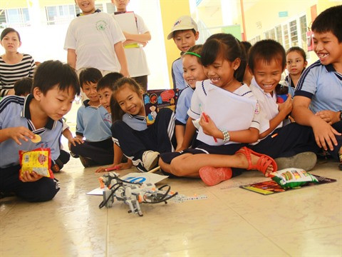 Des lycéens donnent aux écoliers des régions reculées le goût des études ảnh 1 Des lycéens donnent aux écoliers des régions reculées le goût des études ảnh 1