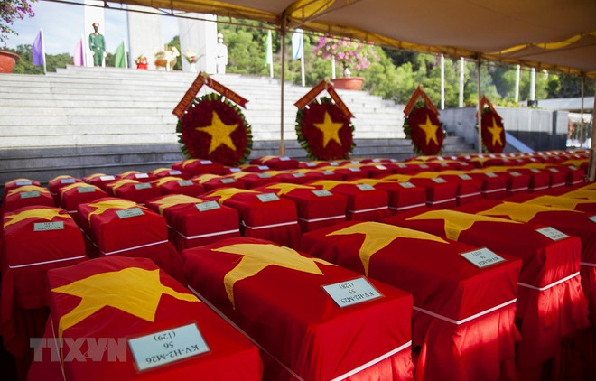 Kien Giang : Inhumation des restes de 262 soldats tombés au Cambodge ảnh 1 Kien Giang : Inhumation des restes de 262 soldats tombés au Cambodge ảnh 1