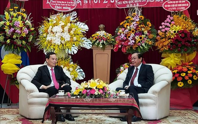 Hô Chi Minh Ville félicite le Laos pour sa 45e Fête nationale ảnh 1 Hô Chi Minh Ville félicite le Laos pour sa 45e Fête nationale ảnh 1