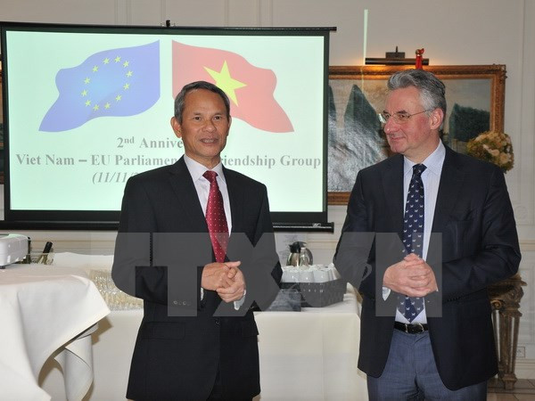 Le groupe des députés d'amitié avec le Vietnam au sein du PE souffle ses deux bougies ảnh 1 Le groupe des députés d'amitié avec le Vietnam au sein du PE souffle ses deux bougies ảnh 1