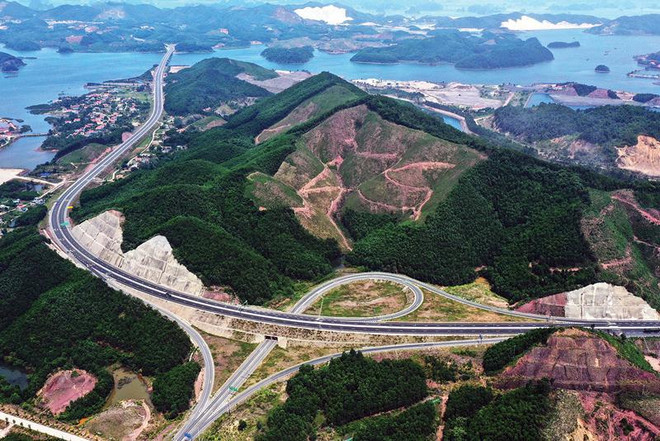 L'autoroute Van Don - Mong Cai, nouveau levier de la croissance de Quang Ninh ảnh 1 L'autoroute Van Don - Mong Cai, nouveau levier de la croissance de Quang Ninh ảnh 1