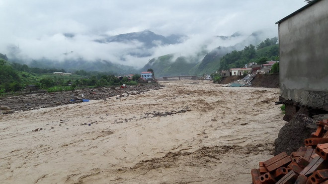 Crues : la province de Son La réceptionne des dons de l’ASEAN ảnh 1 Crues : la province de Son La réceptionne des dons de l’ASEAN ảnh 1