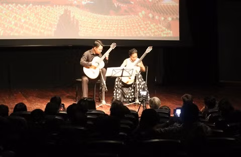 Concert de guitare La danse orientale à Hanoï ảnh 2