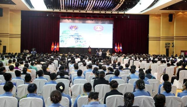 Ouverture du 4e Festival d’amitié populaire Vietnam-Laos ảnh 1 Ouverture du 4e Festival d’amitié populaire Vietnam-Laos ảnh 1