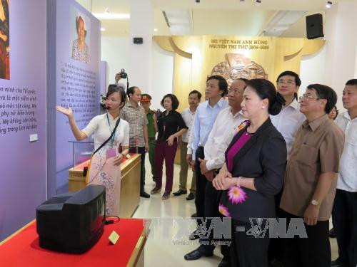 La présidente de l’AN rend hommage aux héros morts pour la Patrie à Quang Nam ảnh 2 La présidente de l’AN rend hommage aux héros morts pour la Patrie à Quang Nam ảnh 2