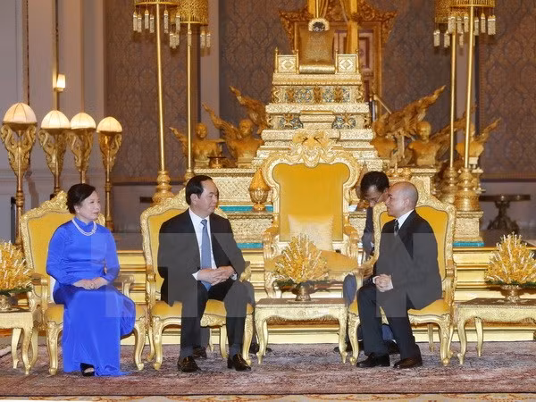 Développement des relations avec le Laos et le Cambodge ảnh 2