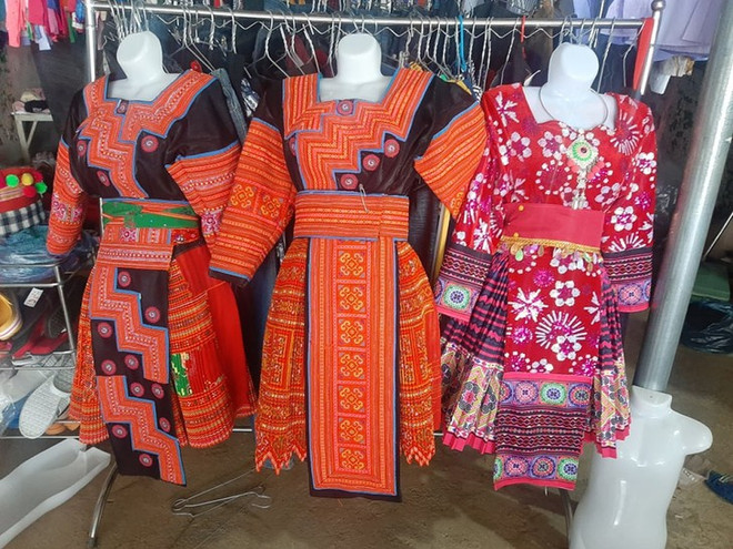 Mùa Thi Tông, une couturière Mông ảnh 1 Mùa Thi Tông, une couturière Mông ảnh 1